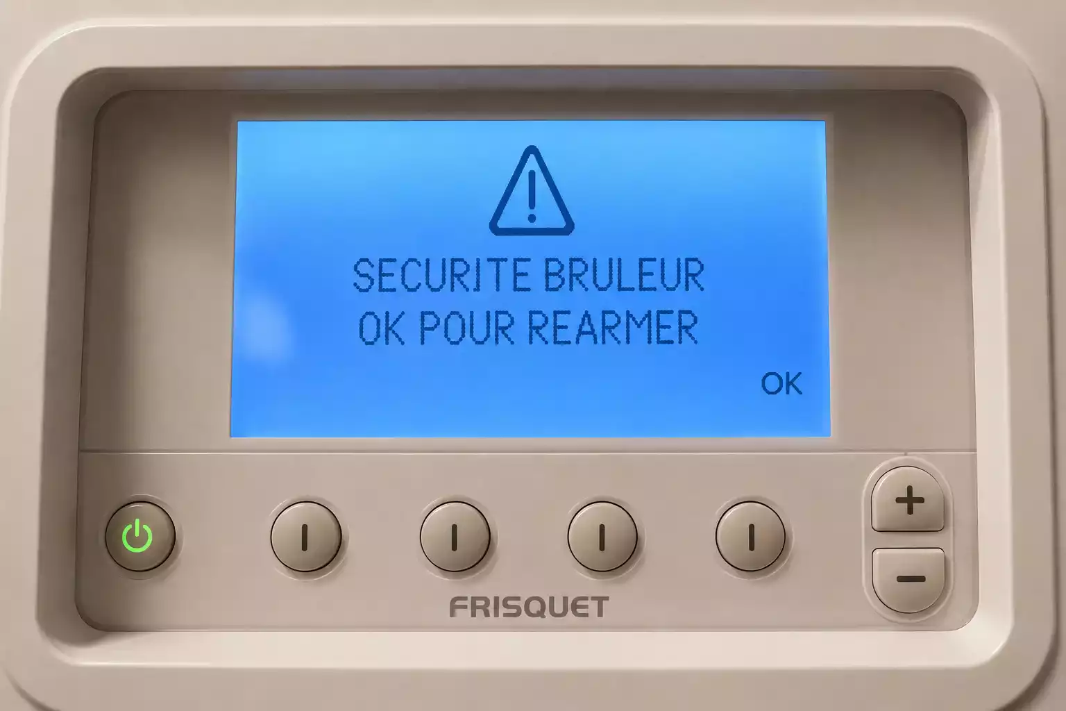 Chaudière Frisquet : sécurité brûleur, que faire pour réarmer ?