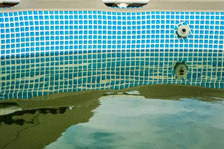 Eau de piscine verte, quel remède de grand-mère fonctionne vraiment ?
